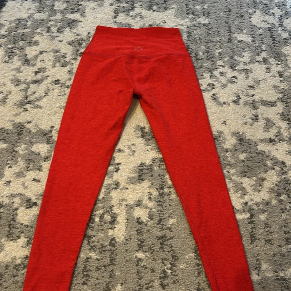 NWOT BEYOND YOGA RED MIDI LEGGINGS. SMALL - Picture 3 of 4